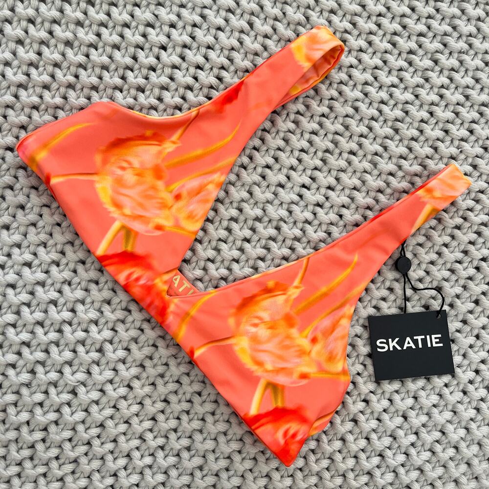 Skatie• ‘Sami’ Bikini Top in RUM PUNCH